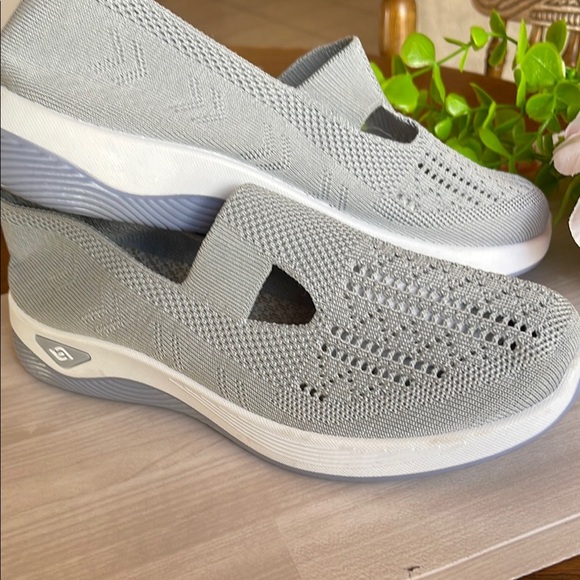 Gray Cushioned Slip-On Sneakers for Everyday Comfort - Picture 5 of 5